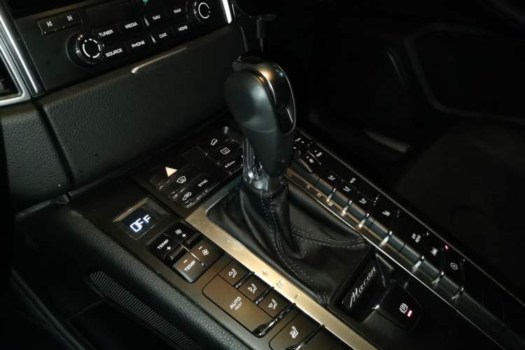 Used Porsche Macan 2017 Macan 2.0T Gear Lever