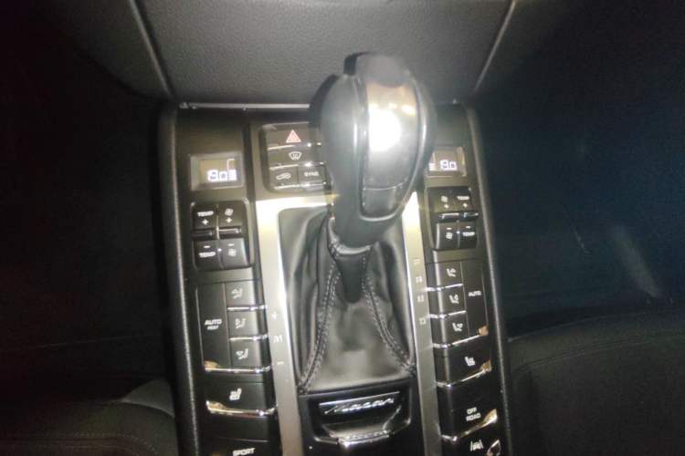 Used Porsche Macan 2017 Macan 2.0T Gear Lever