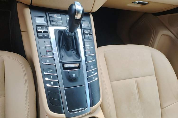 Used Porsche Macan 2017 Macan 2.0T Gear Lever