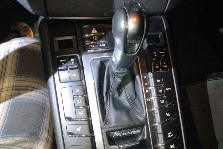 Used Porsche Macan 2017 Macan 2.0T Gear Lever