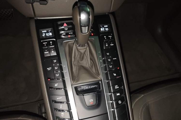 Used Porsche Macan 2017 Macan 2.0T Gear Lever