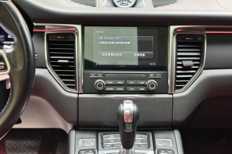 Used Porsche Macan 2017 Macan 2.0T Interior 12