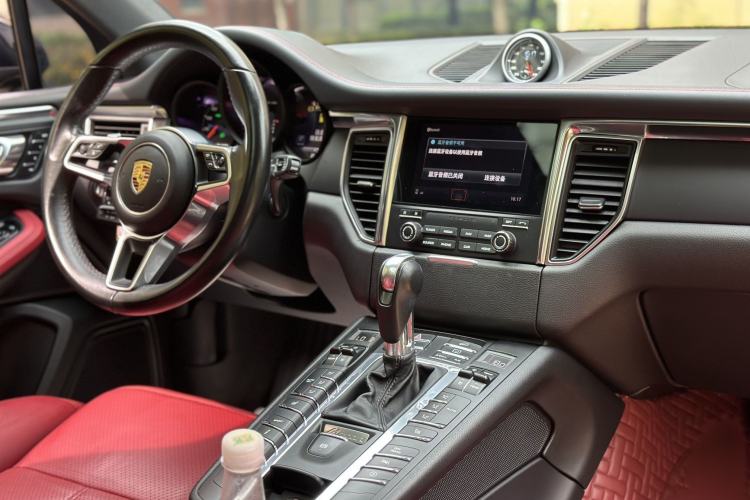 Used Porsche Macan 2017 Macan 2.0T Interior 4