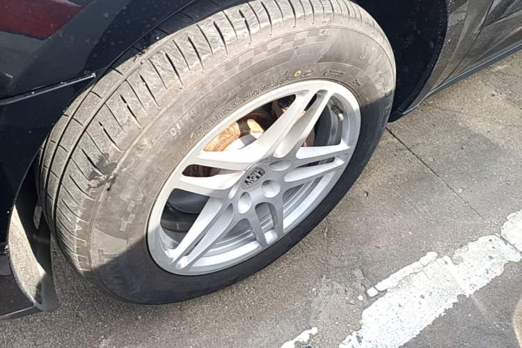 Used Porsche Macan 2017 Macan 2.0T Left Front Wheel Hub