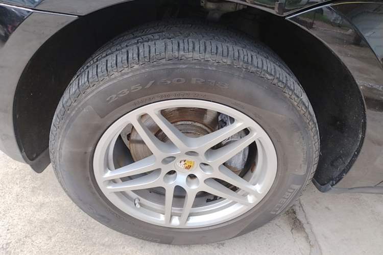 Used Porsche Macan 2017 Macan 2.0T Left Front Wheel Hub