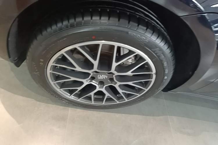 Used Porsche Macan 2017 Macan S 3.0T Left Front Wheel Hub