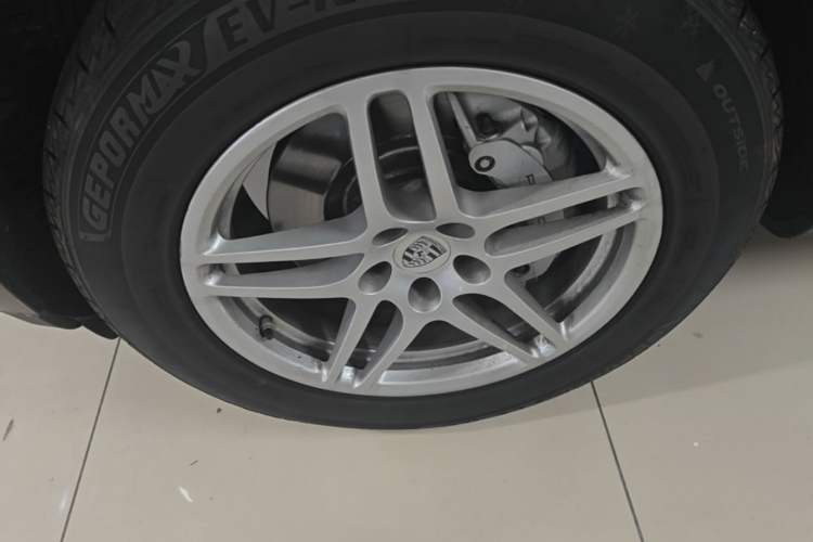 Used Porsche Macan 2017 Macan S 3.0T Left Front Wheel Hub