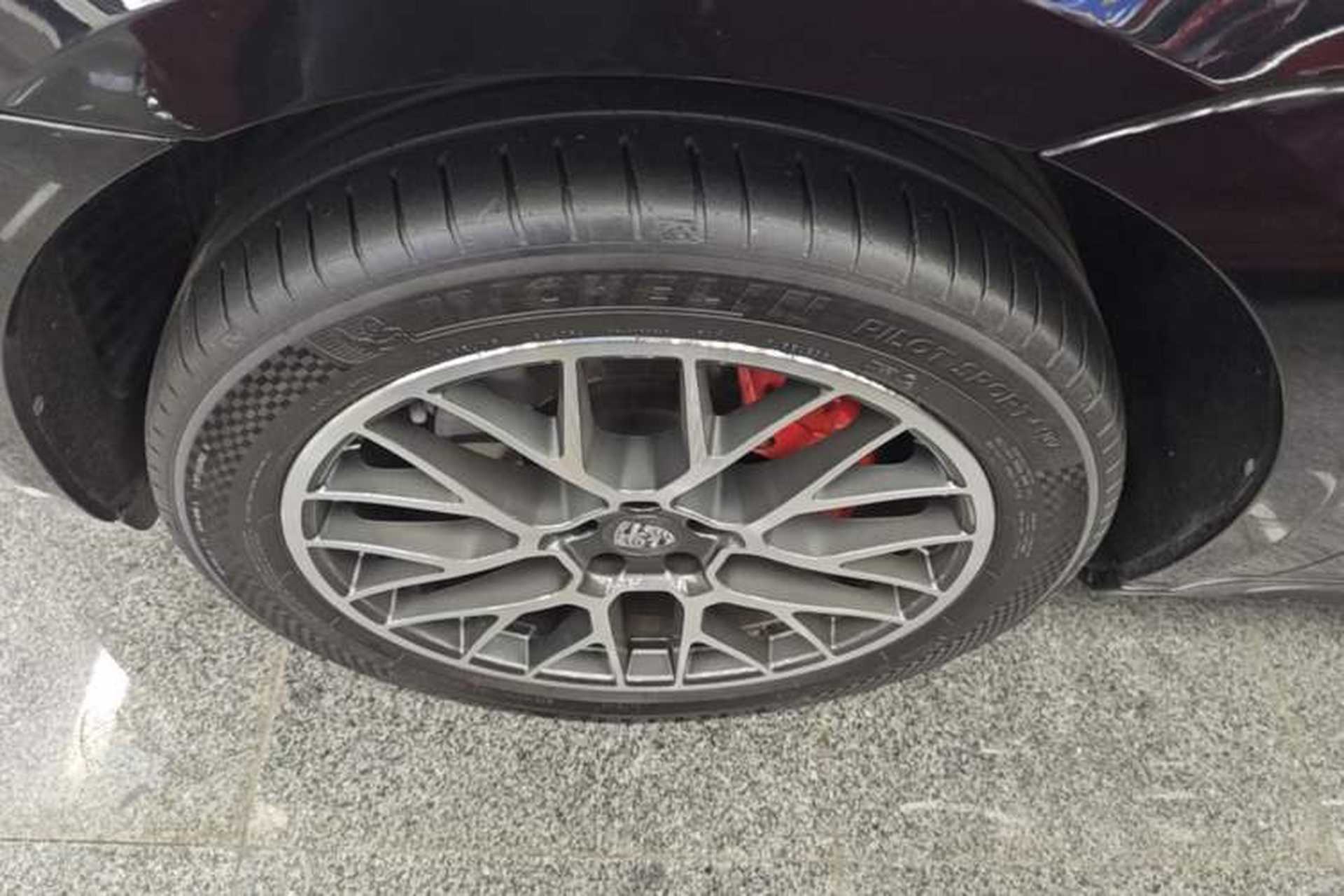 Used Porsche Macan 2017 Macan Turbo 3.6T Left Front Wheel Hub