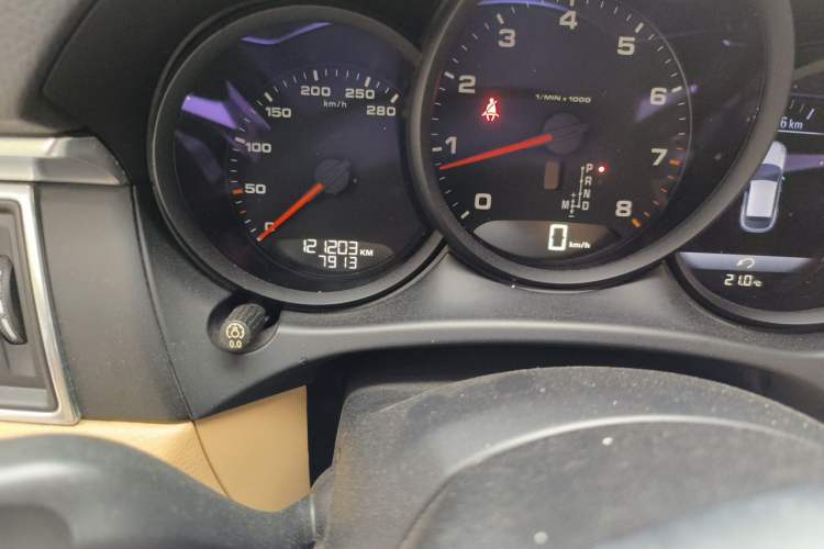 Used Porsche Macan 2017 Macan 2.0T Odometer Close Up