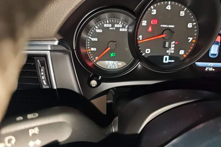 Used Porsche Macan 2017 Macan 2.0T Odometer Close Up