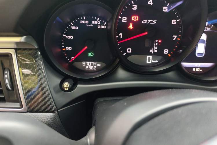 Used Porsche Macan 2017 Macan GTS 3.0T Odometer Close Up
