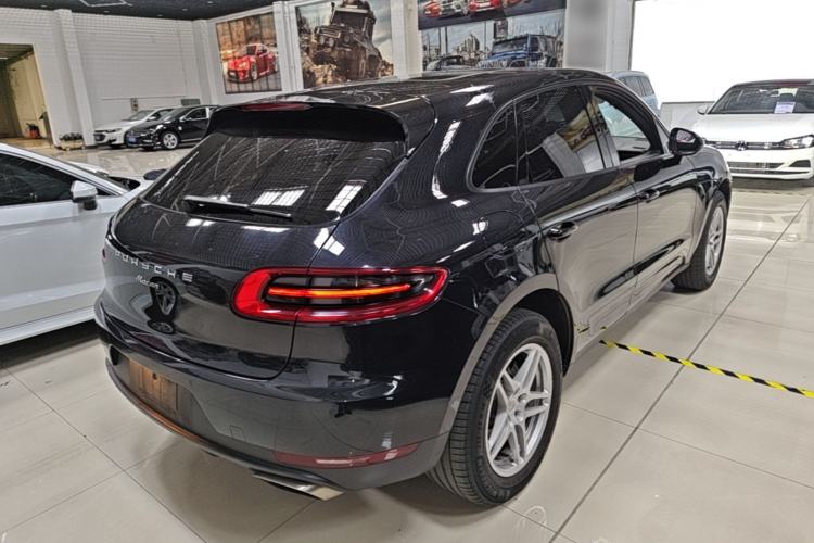 Used Porsche Macan 2017 Macan 2.0T Rear Right 45 Deg