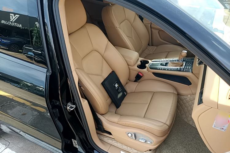 Used Porsche Macan 2017 Macan 2.0T Right Front Seat