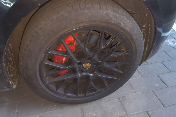 Used Porsche Macan 2017 Macan GTS 3.0T Right Front Wheel Hub