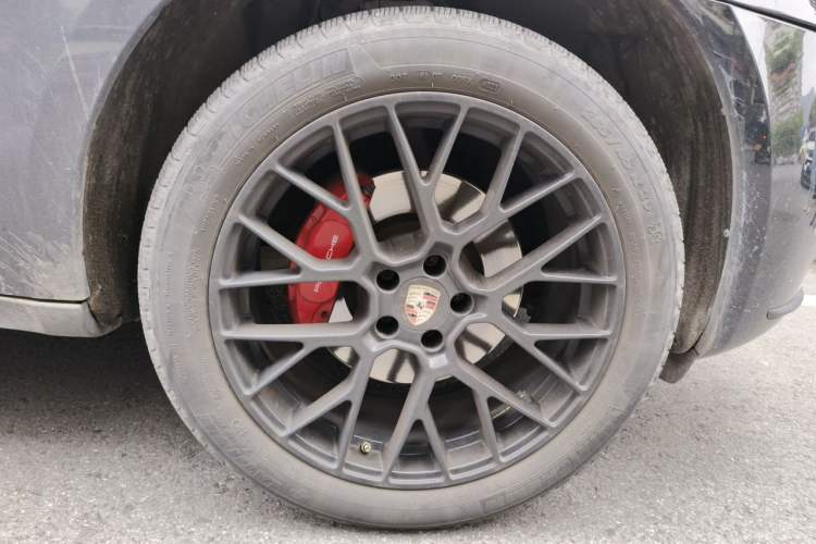 Used Porsche Macan 2017 Macan 2.0T Right Front Wheel Hub