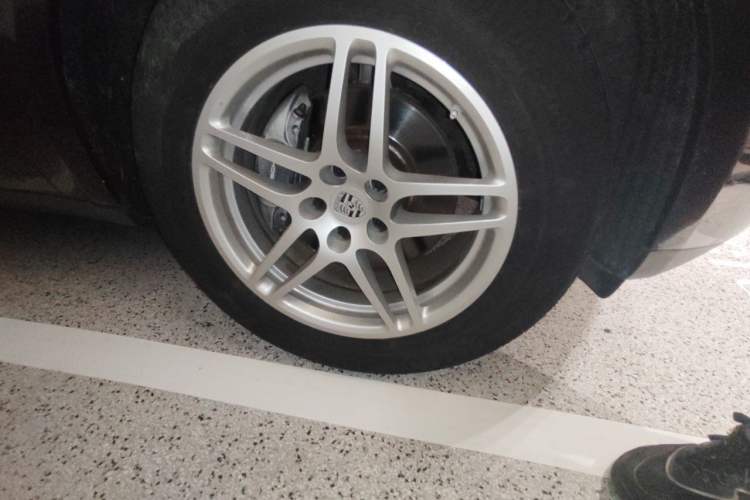 Used Porsche Macan 2017 Macan 2.0T Right Front Wheel Hub