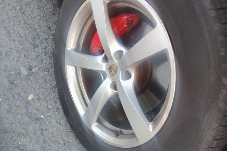 Used Porsche Macan 2017 Macan 2.0T Right Front Wheel Hub