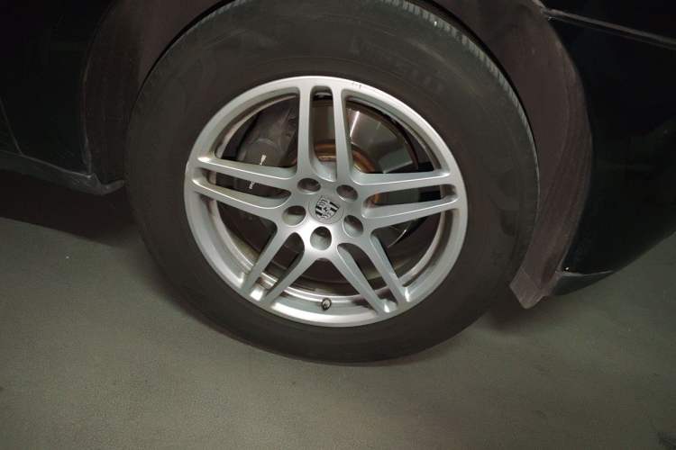 Used Porsche Macan 2017 Macan 2.0T Right Front Wheel Hub