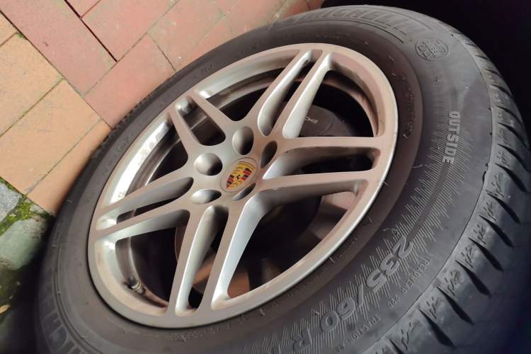 Used Porsche Macan 2017 Macan 2.0T Right Front Wheel Hub