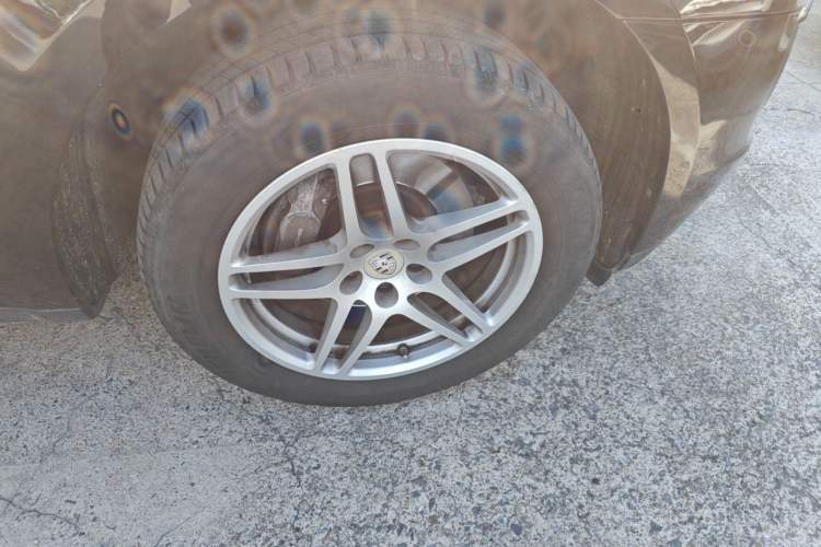 Used Porsche Macan 2017 Macan 2.0T Right Front Wheel Hub