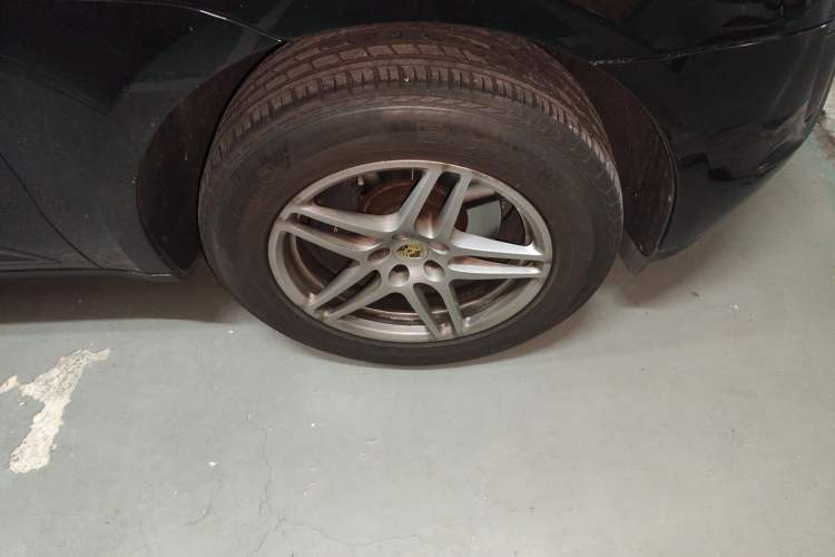 Used Porsche Macan 2017 Macan 2.0T Right Front Wheel Hub