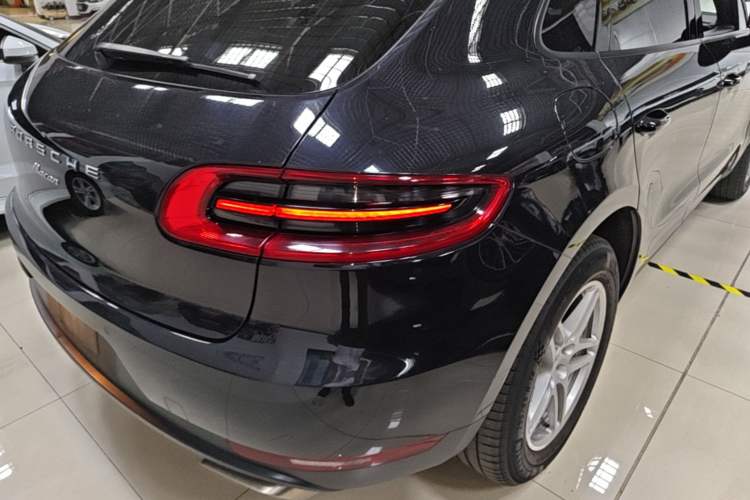 Used Porsche Macan 2017 Macan 2.0T Right Rear Taillight
