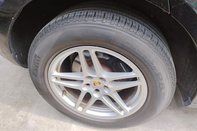 Used Porsche Macan 2017 Macan 2.0T Right Rear Wheel Hub