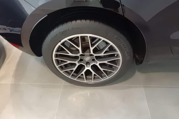 Used Porsche Macan 2017 Macan S 3.0T Right Rear Wheel Hub