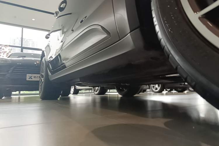 Used Porsche Macan 2017 Macan S 3.0T Right Side Sill