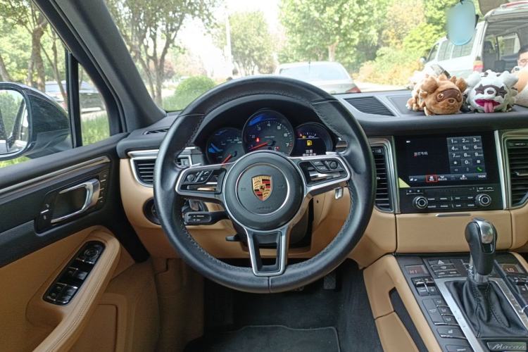 Used Porsche Macan 2017 Macan 2.0T Steering Wheel