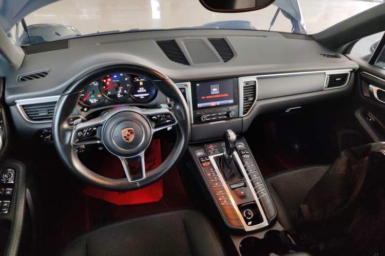 Used Porsche Macan 2017 Macan 2.0T Center Console