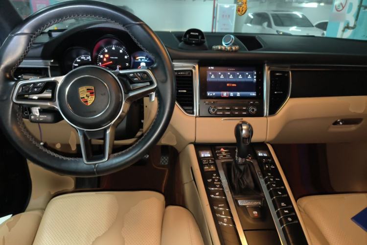 Used Porsche Macan 2017 Macan 2.0T Center Console