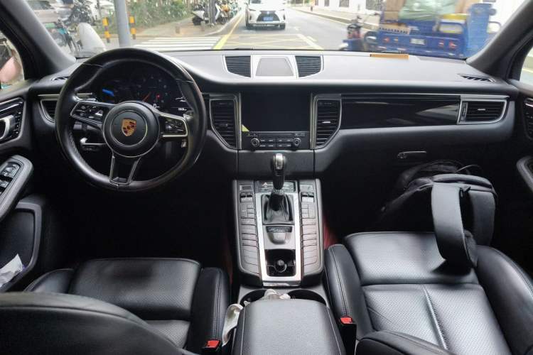 Used Porsche Macan 2017 Macan 2.0T Center Console
