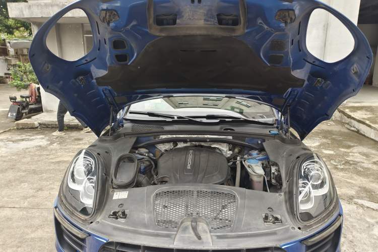 Used Porsche Macan 2017 Macan 2.0T Engine Bay