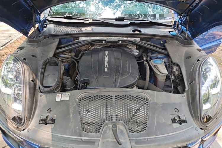 Used Porsche Macan 2017 Macan 2.0T Engine Bay