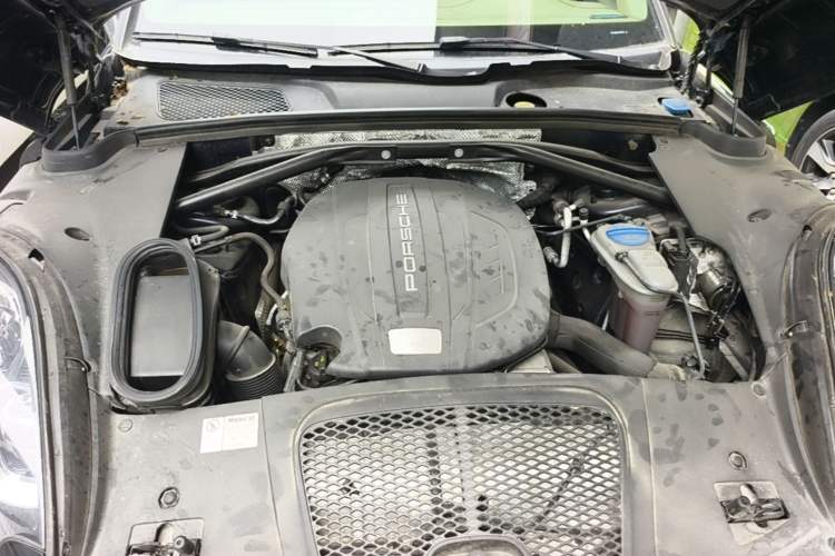Used Porsche Macan 2017 Macan 2.0T Engine Bay