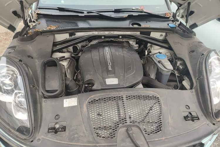Used Porsche Macan 2017 Macan 2.0T Engine Bay