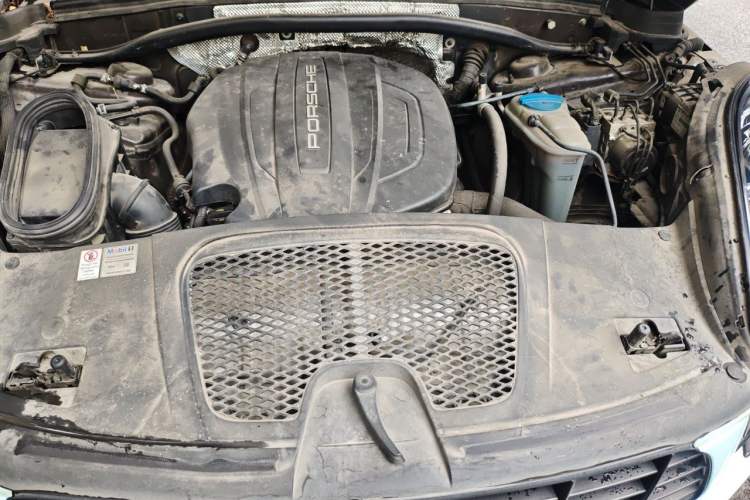 Used Porsche Macan 2017 Macan 2.0T Engine Bay