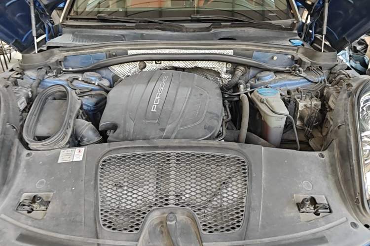 Used Porsche Macan 2017 Macan 2.0T Engine Bay