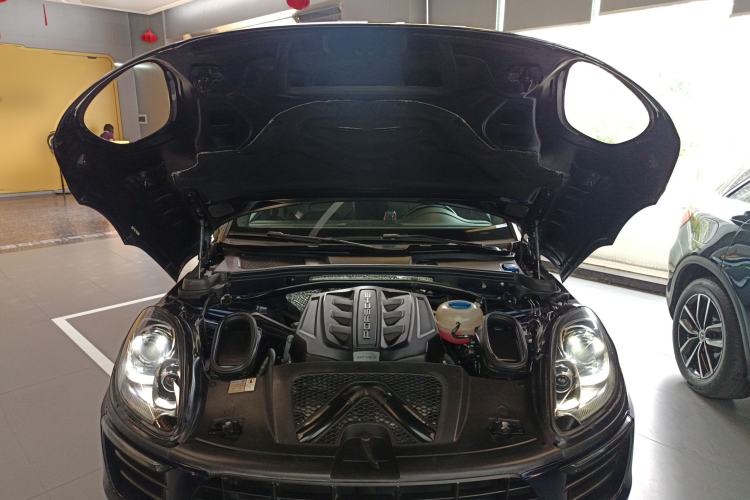 Used Porsche Macan 2017 Macan S 3.0T Engine Bay