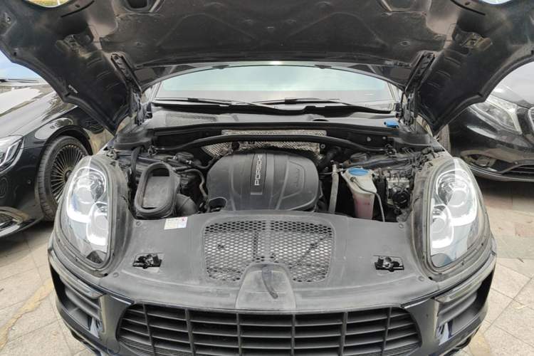 Used Porsche Macan 2017 Macan 2.0T Engine Bay