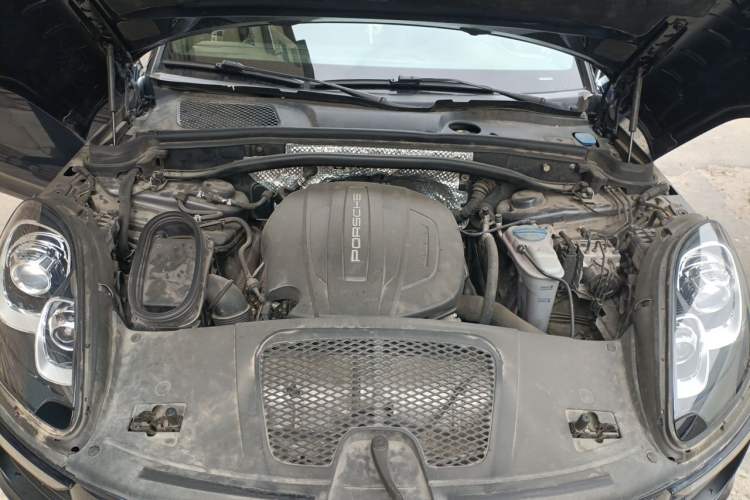 Used Porsche Macan 2017 Macan 2.0T Engine Bay