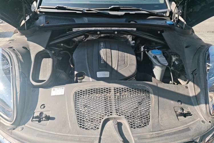 Used Porsche Macan 2017 Macan 2.0T Engine Bay