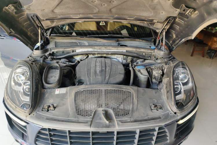Used Porsche Macan 2017 Macan 2.0T Engine Bay