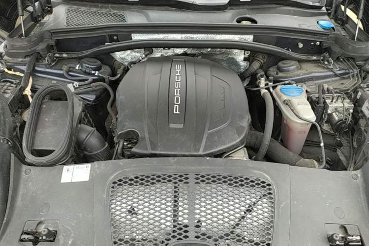 Used Porsche Macan 2017 Macan 2.0T Engine Bay