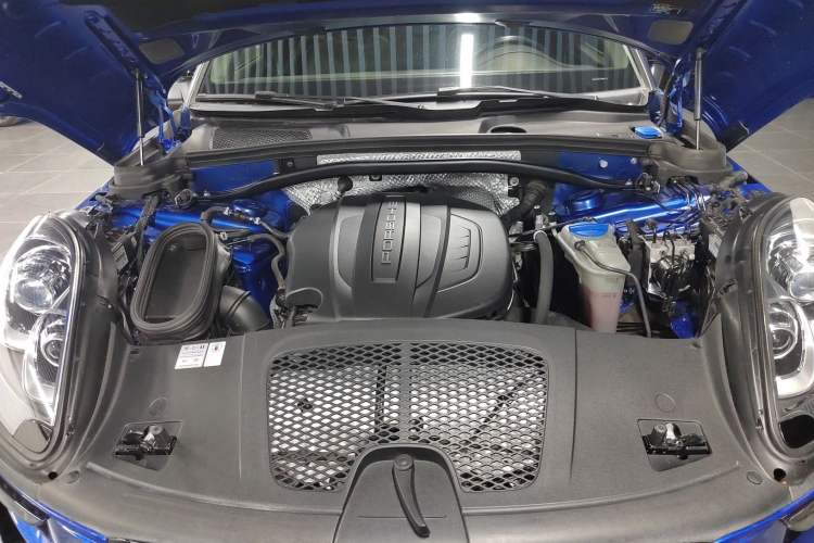 Used Porsche Macan 2017 Macan 2.0T Engine Bay