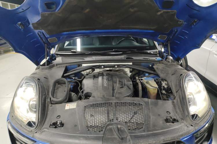 Used Porsche Macan 2017 Macan 2.0T Engine Bay