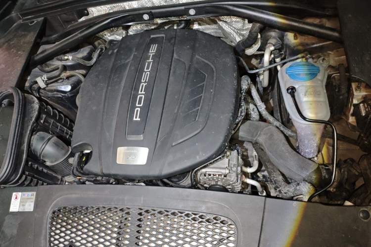 Used Porsche Macan 2017 Macan 2.0T Engine Bay