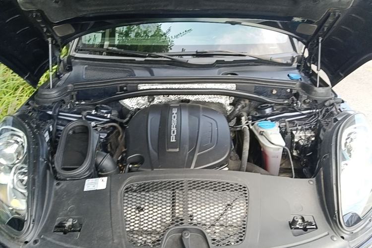 Used Porsche Macan 2017 Macan 2.0T Engine Bay