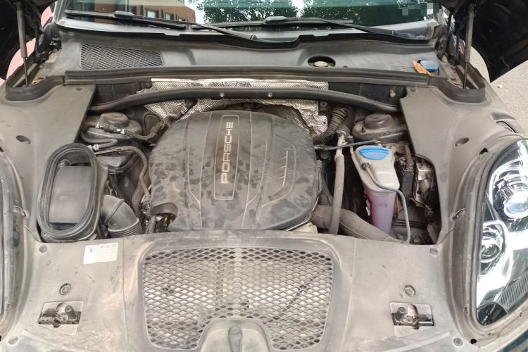 Used Porsche Macan 2017 Macan 2.0T Engine Bay